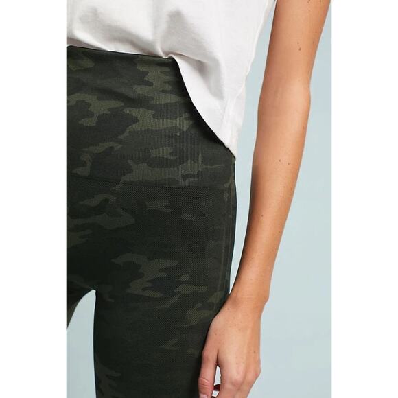 Spanx Seamless Camo Leggings Large NWOT - Picture 4 of 8
